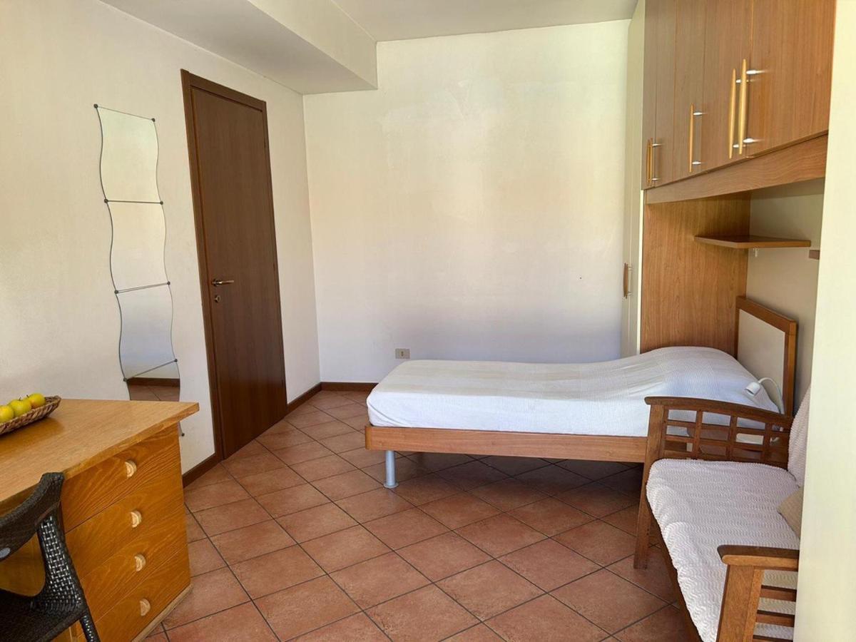 Lecco Only Females Guest House Екстериор снимка